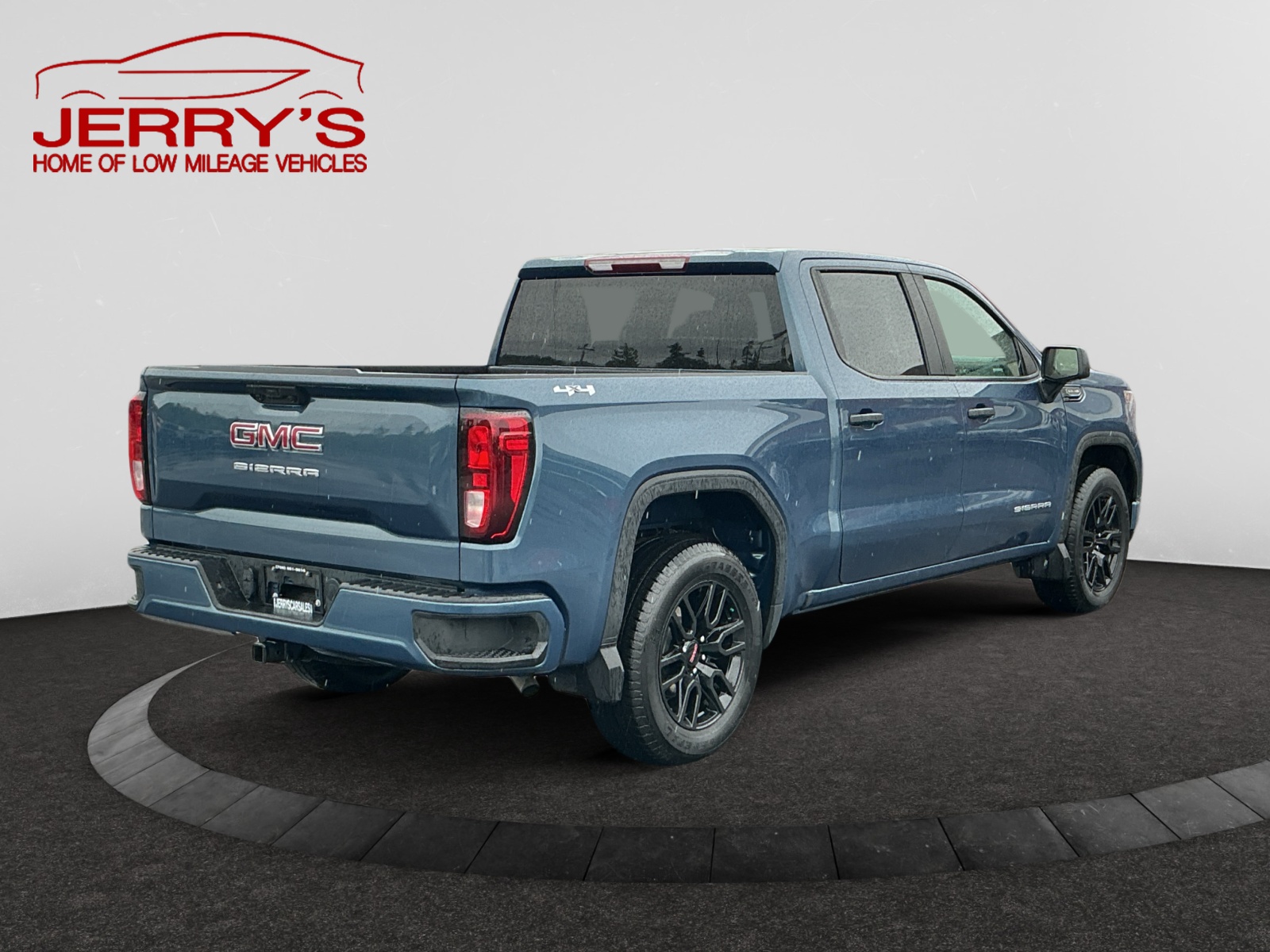 GMC Sierra Crew Cab 4x4 PRO Graphite Edition - Image 6