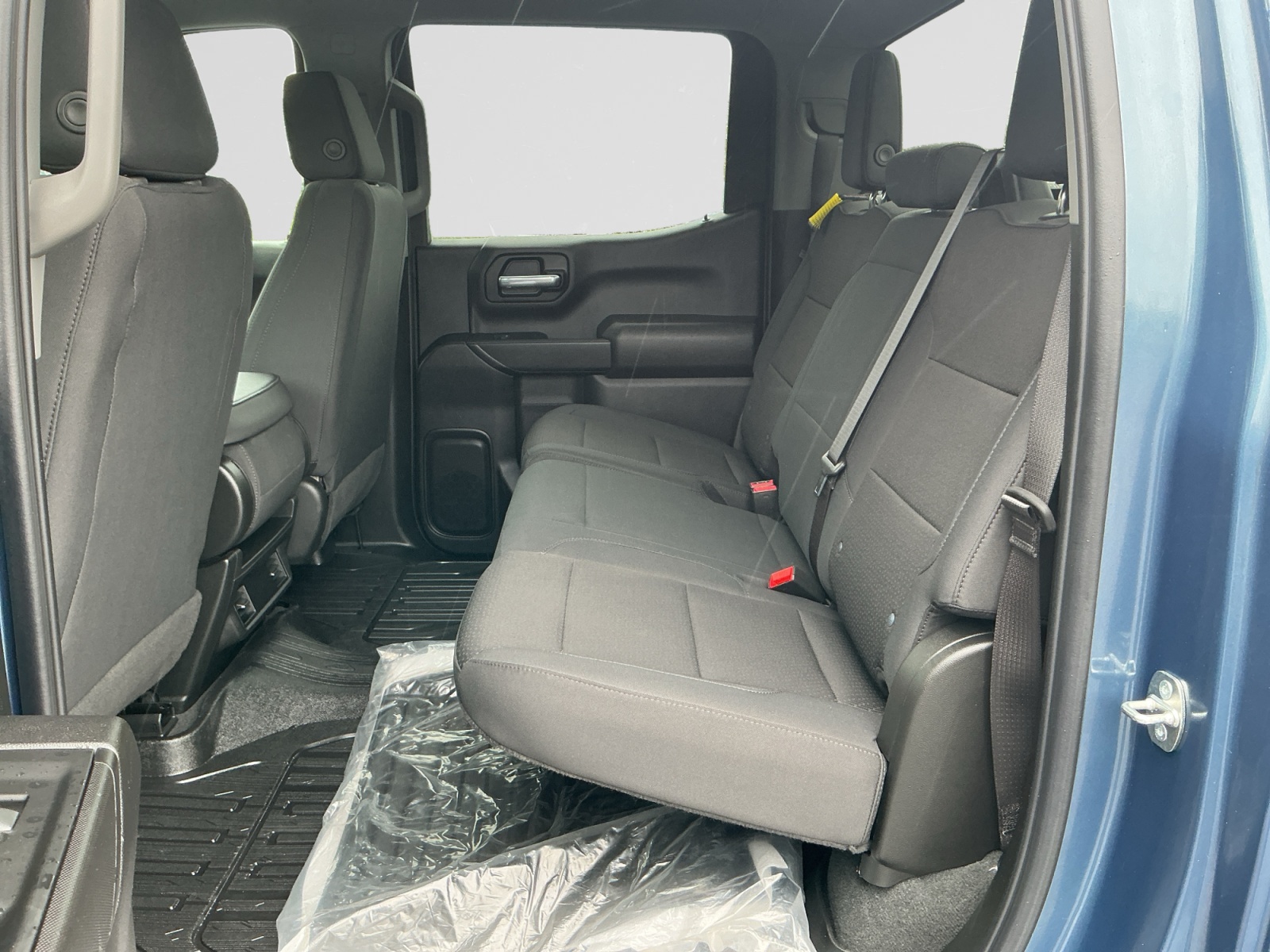 GMC Sierra Crew Cab 4x4 PRO Graphite Edition - Image 18